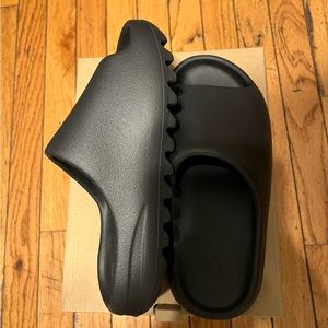 Yeezy Slides 'Onyx'